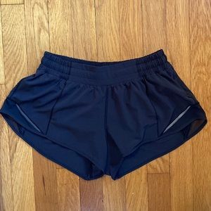 Lululemon Hotty Hot Low-Rise Lined Short 2.5"